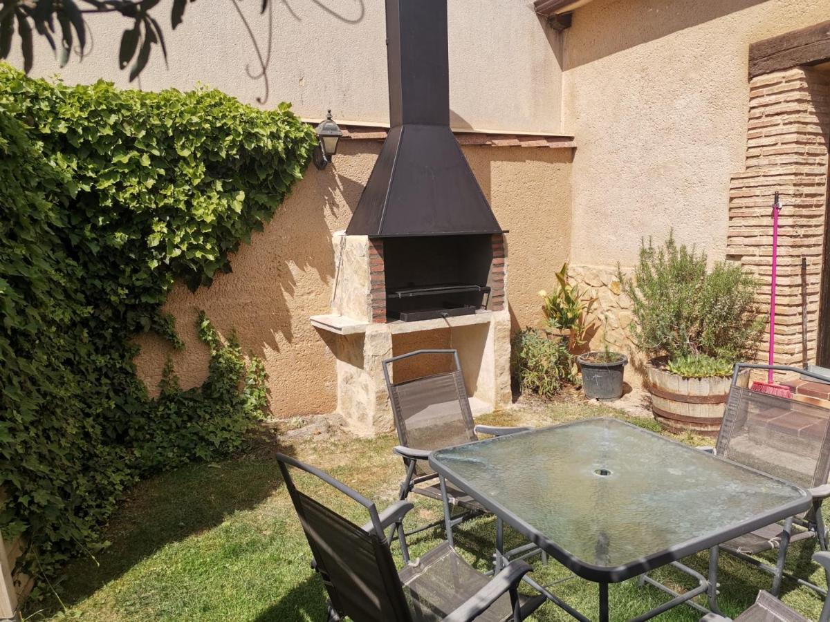 Casa Rural La Casa De Los Pollos Turrubuelo Bagian luar foto