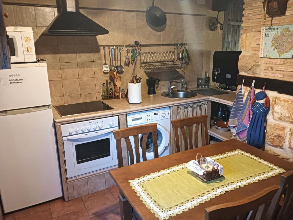 Casa Rural La Casa De Los Pollos Turrubuelo Bagian luar foto