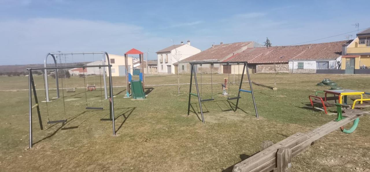Casa Rural La Casa De Los Pollos Turrubuelo Bagian luar foto