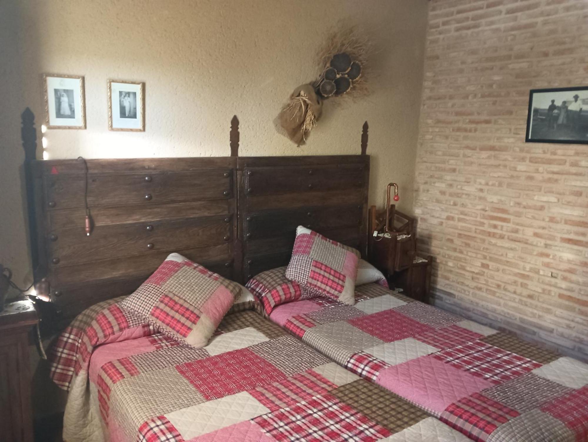 Casa Rural La Casa De Los Pollos Turrubuelo Bagian luar foto